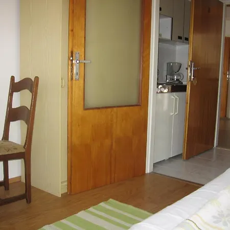 Aparthotel Voeroeskut Panzio *