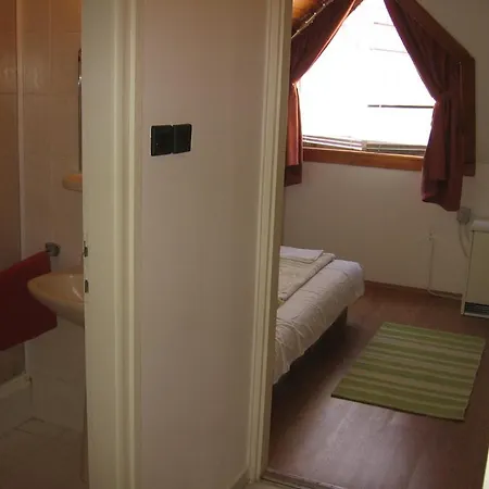 Aparthotel Voeroeskut Panzio Csopak