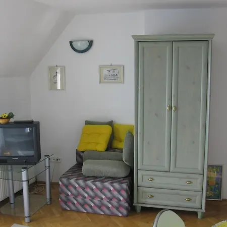 Aparthotel Voeroeskut Panzio Csopak