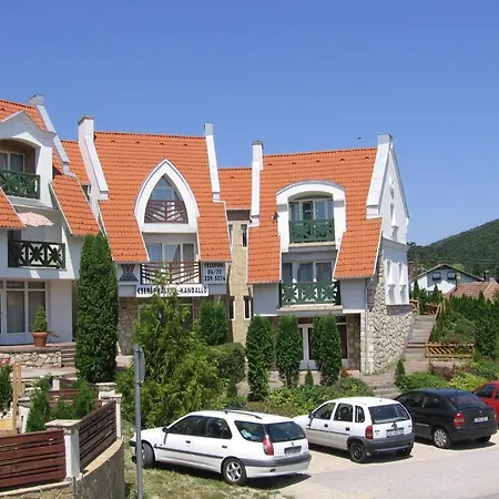 Aparthotel Voeroeskut Panzio Csopak
